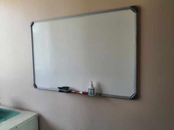 ~/upload/Lots/148245/AdditionalPhotos/kfpppdmqyddwo/Office White Board (1)_t600x450.jpg